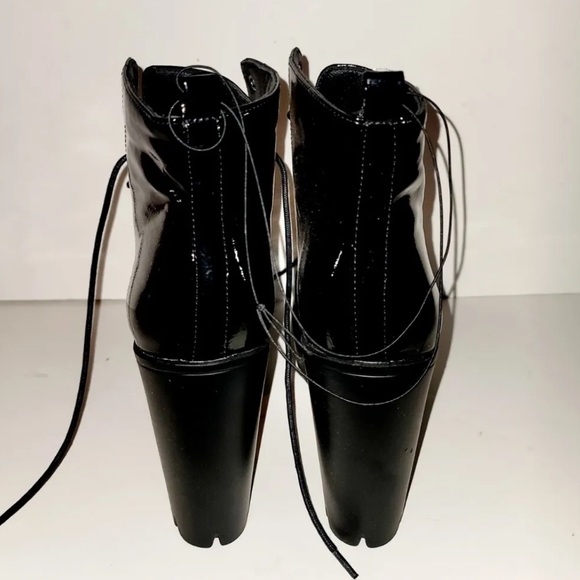 Women's Smooth Patent Leather 7 Eyelet Boots Size 11 M- Black Seychelles - Picture 3 of 6